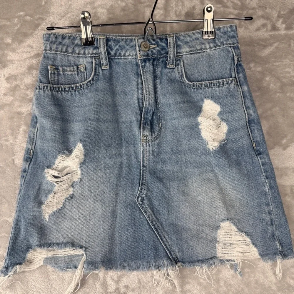 Hollister Ultra‎ High Rise Ripped Distressed Denim Mini Skirt Size 3
